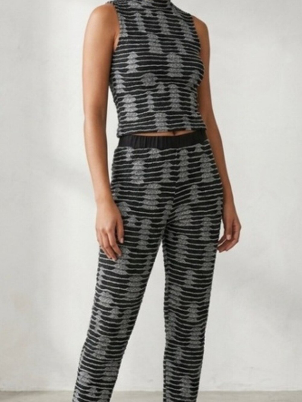 WinWin Brand New Two Piece Set Sleeveless Textured Black & Silver